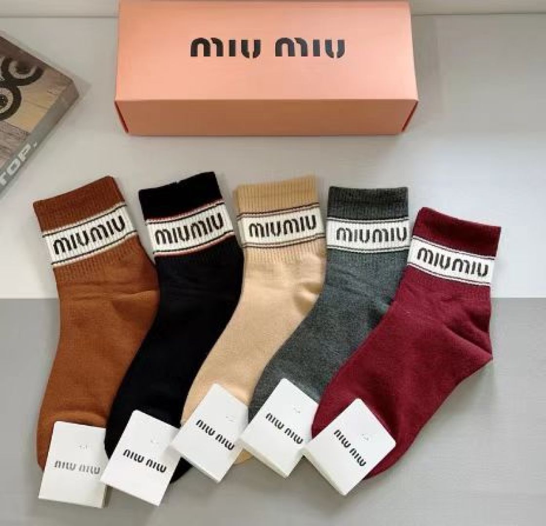 配包装【一盒5双】
miumiu · 缪缪 高品质。超级爆款网红中筒袜子❗️ins明星网红推荐❗️火爆至