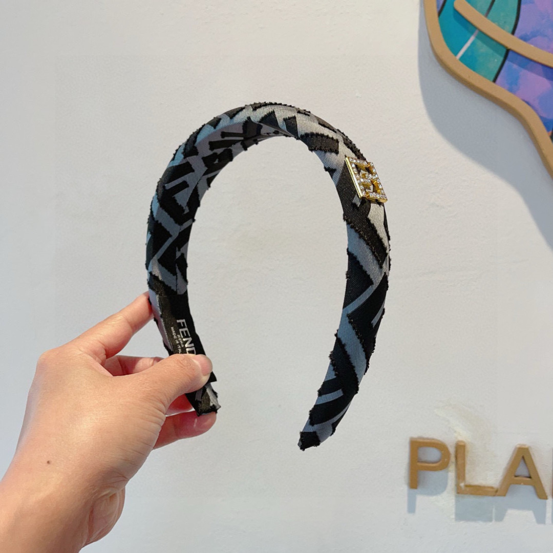 NO:367719,Packaging FENDI Popular new headband, thin version original single product, simple and versatile, a must-have for trendy women, super high-end!  hairpins, hairpins, fendi, fendi, hairpins19860909配包装 FENDI 芬迪 火爆新款发箍,细版原单货, 简约百搭,潮女必备品,超级的高大上！发夹,发夹,fendi,fendi,hairpins,accessory