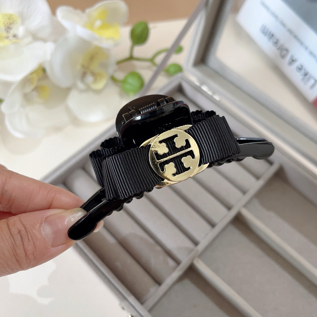 NO:367788,Packaging (single) Tony Birch High-value Swallowtail bow simple clip, Korean style hairpin Original single material, goddess must-have item, super exquisite! celebrity style. Hairpins, hairpins, hairpins19860909配包装（单个） 托尼伯奇 高颜值燕尾蝴蝶结简约抓夹,韩版发夹 原单材质,女神必备单品,超级精致哦!名媛范儿.发夹,发夹,hairpins,accessory