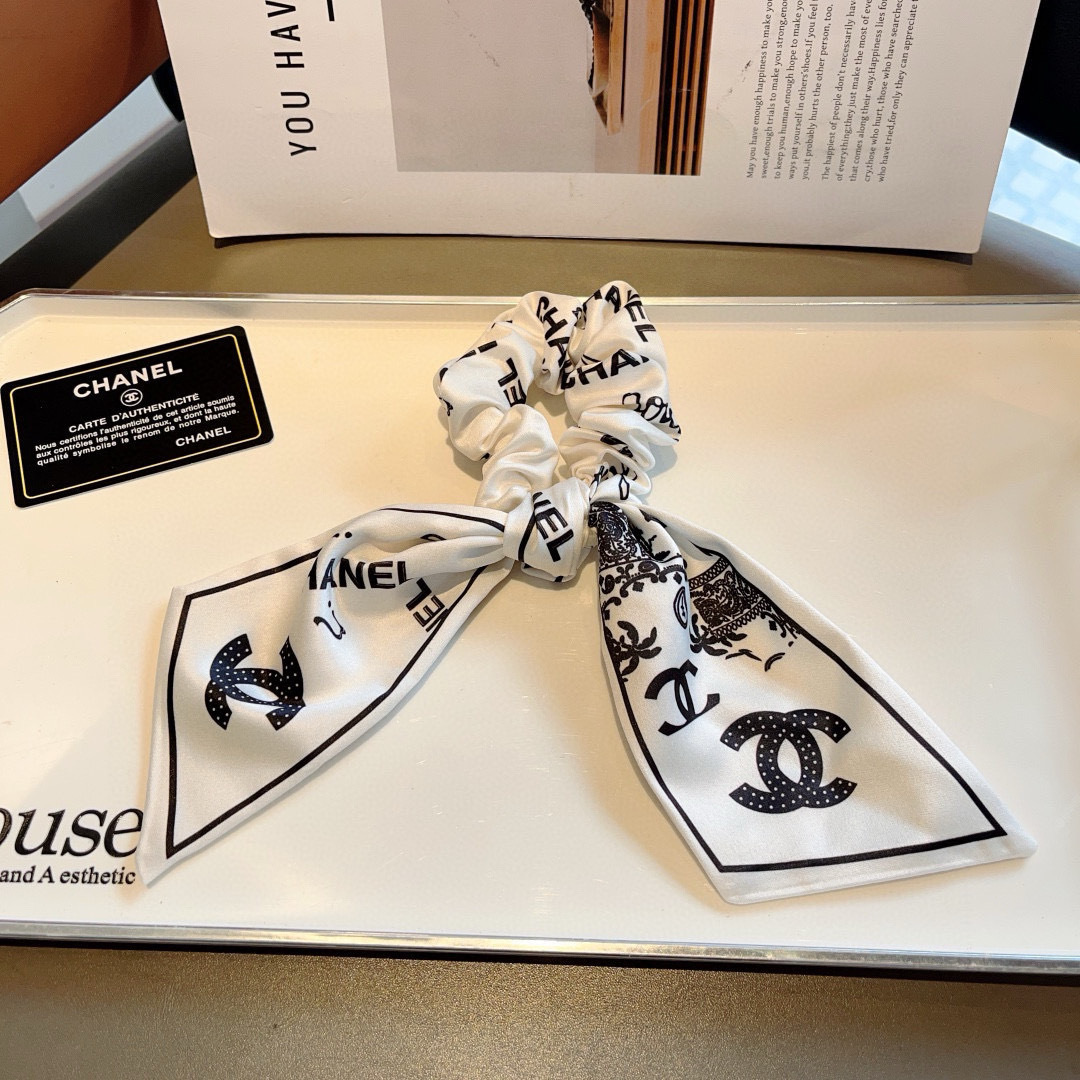 NO:367798,Packaging CHANEL (Chanel) double C letter streamer ponytail hair ring bow colon ring, high-end Korean rubber band, classic design, high-end and atmospheric, celebrity style, hairpins, chanel, chanel, hairpins19860909配包装 CHANEL（香奈儿）双C字母飘带马尾发圈 蝴蝶结肠圈,高档韩版皮筋,经典花型设计, 高端大气,名媛范儿,发夹,发夹,chanel,chanel,hairpins,accessory