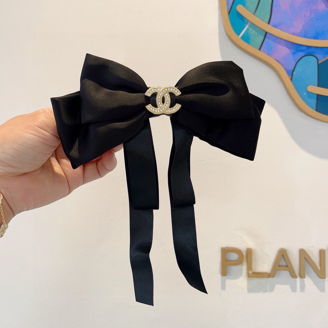 NO:367842,Packaging CHANEL (Chanel) celebrity-like bow-clip hair clip, slingshot clip, internet celebrity recommended style, retro bow style, super versatile!  Recommended by knocking on the blackboard, letting you become a big brand instantly!  hairpins, hairpins, chanel, chanel, hairpins19860909配包装 CHANEL（香奈儿）明星同款蝴蝶结抓夹发夹 弹弓夹 网红推荐款 复古蝴蝶结款,超级百搭哦！敲黑板推荐,让你秒变大牌范儿！发夹,发夹,chanel,chanel,hairpins,accessory