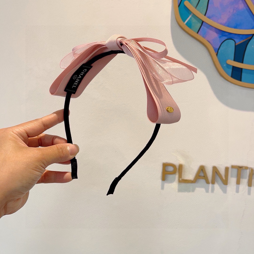 NO:367847,Packaging CHANEL (Chanel) latest small fragrant hairband, retro headband, popular internet celebrity products recommended. It is matched with high-end materials, super exquisite, fashionable and versatile. Hairpins, hairpins, chanel, chanel, hairpins19860909配包装 CHANEL（香奈儿）最新款小香发箍,复古头箍,网红爆款推荐 搭配高端材质,超精致,时尚百搭.发夹,发夹,chanel,chanel,hairpins,accessory