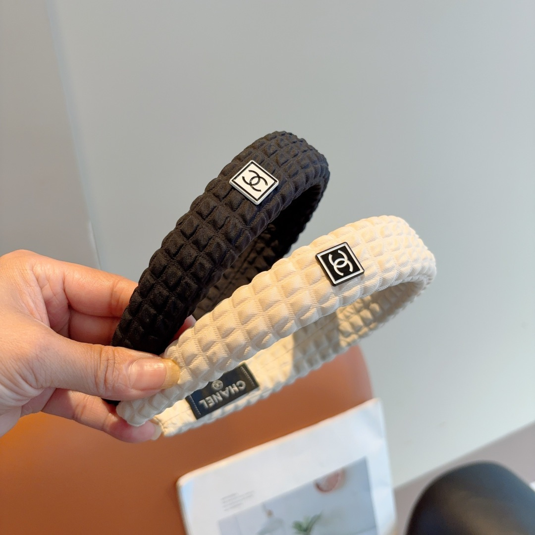 NO:367828,Packaging CHANEL (Chanel) new sponge small fragrance headband, retro headband, popular internet celebrity products recommended. It is matched with high-end materials, super exquisite, fashionable and versatile. Hairpins, hairpins, chanel, chanel, hairpins19860909配包装 CHANEL（香奈儿）新款海绵小香发箍,复古头箍,网红爆款推荐 搭配高端材质,超精致,时尚百搭.发夹,发夹,chanel,chanel,hairpins,accessory