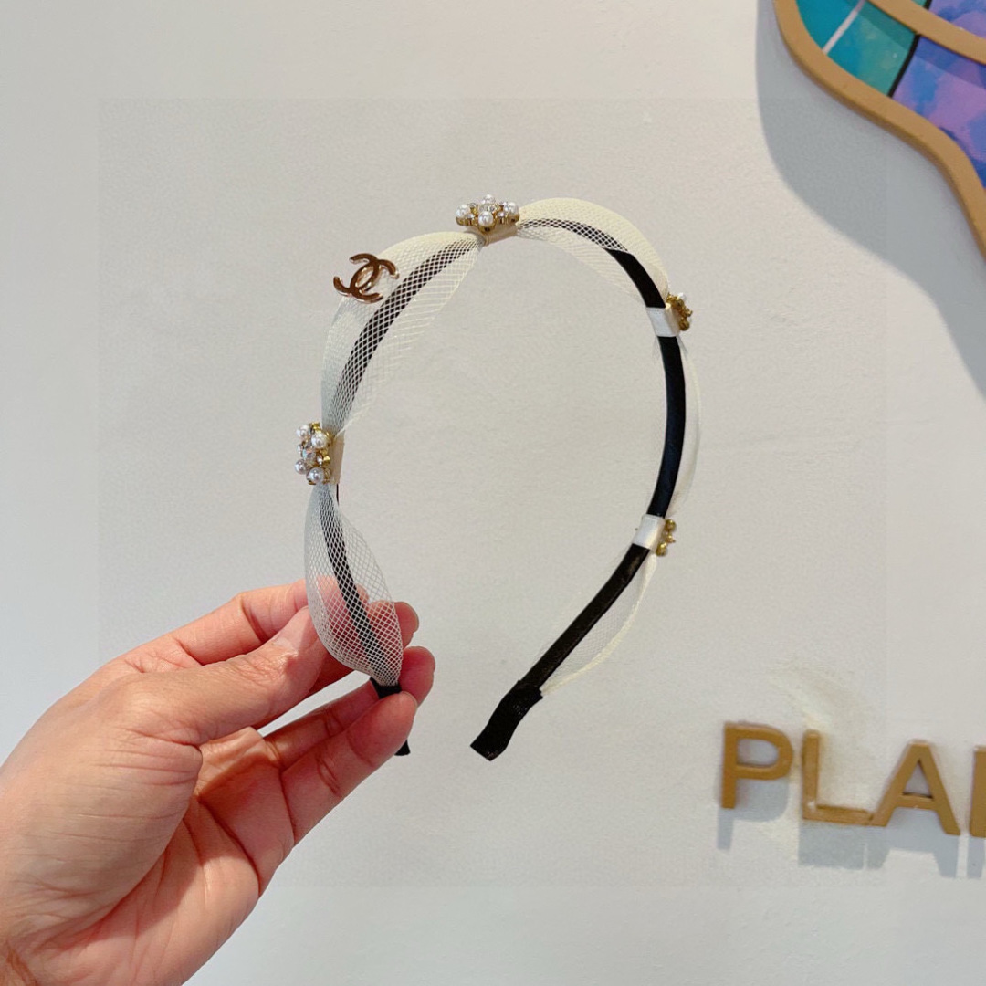 NO:367853,With packaging CHANEL's latest small fragrant headband, retro headband, popular internet celebrity products recommended, super exquisite, fashionable and versatile!  hairpins, hairpins, chanel, chanel, hairpins19860909配包装 CHANEL（香奈儿）最新款小香发箍,复古头箍,网红爆款推荐 超精致,时尚百搭！发夹,发夹,chanel,chanel,hairpins,accessory