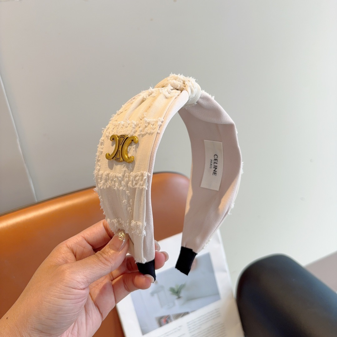 NO:367497,Packaging CELINE's new online celebrity headband is the same as the headband, comfortable to wear without pressure, and a must-have for styling!  Fashionable and versatile hair accessories!  hairpins, hairpins, celine, celine, hairpins19860909配包装 CELINE（赛琳）新品网红同款发箍,佩戴舒适无压力,造型搭配必备！时尚外出百搭款发饰！发夹,发夹,celine,celine,hairpins,accessory