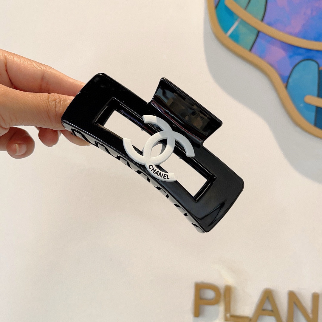 NO:368130,Packaging CHANEL (Chanel) New European and American trendy clips, same style as celebrities, goddess must-have items, very versatile, fashionable hairpins, wear it full of tall and tall. Hairpins, hairpins, chanel, chanel, hairpins19860909配包装 CHANEL（香奈儿） 欧美新款潮流抓夹,明星同款 女神必备单品,非常百搭,时尚发夹, 戴上它满满的高大上.发夹,发夹,chanel,chanel,hairpins,accessory