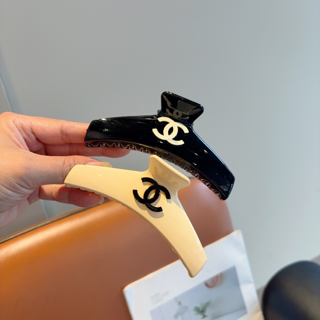 NO:367981,Packaging CHANEL (Chanel) New European and American trendy clips, same style as celebrities, goddess must-have items, very versatile, fashionable hairpins, wear it full of tall and tall. Hairpins, hairpins, chanel, chanel, hairpins19860909配包装 CHANEL（香奈儿） 欧美新款潮流抓夹,明星同款 女神必备单品,非常百搭,时尚发夹, 戴上它满满的高大上.发夹,发夹,chanel,chanel,hairpins,accessory
