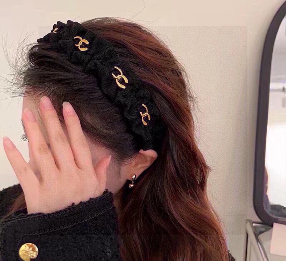 NO:368004,Packaging CHANEL's latest small fragrant headband, fragrant grandma headband, retro headband, popular internet celebrity products, super exquisite, fashionable and versatile!  hairpins, hairpins, chanel, chanel, hairpins19860909配包装 CHANEL（香奈儿）最新款小香发箍,香奶奶头箍,复古头箍,网红爆款推荐 超精致,时尚百搭！发夹,发夹,chanel,chanel,hairpins,accessory