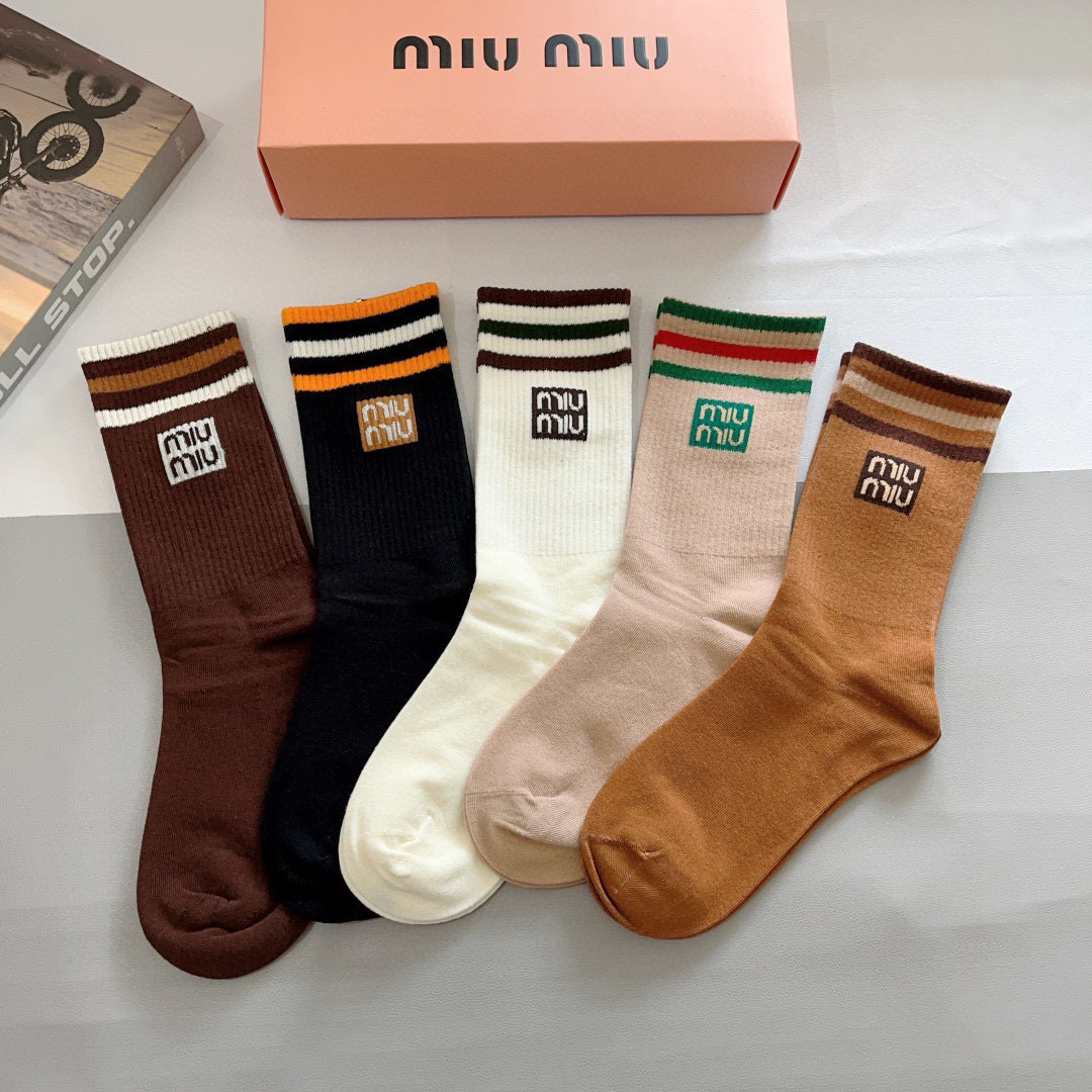 NO:357920,Packaging [one box of 5 pairs] miumiu · miumiu high-quality new internet celebrity long tube socks ins celebrity celebrity recommendations are very popular pure cotton material, lightweight, soft and breathable, universal in all seasons, European and American big brands on the street must-have socks, stockings, socks, miumiu, socks19860909配包装【一盒5双】 miumiu · 缪缪 高品质新款网红长筒袜子ins明星网红推荐火爆至极纯棉材质,轻薄柔软透气,四季通用,欧美大牌街头必备 袜子,丝袜,袜子,miumiu,socks,accessory