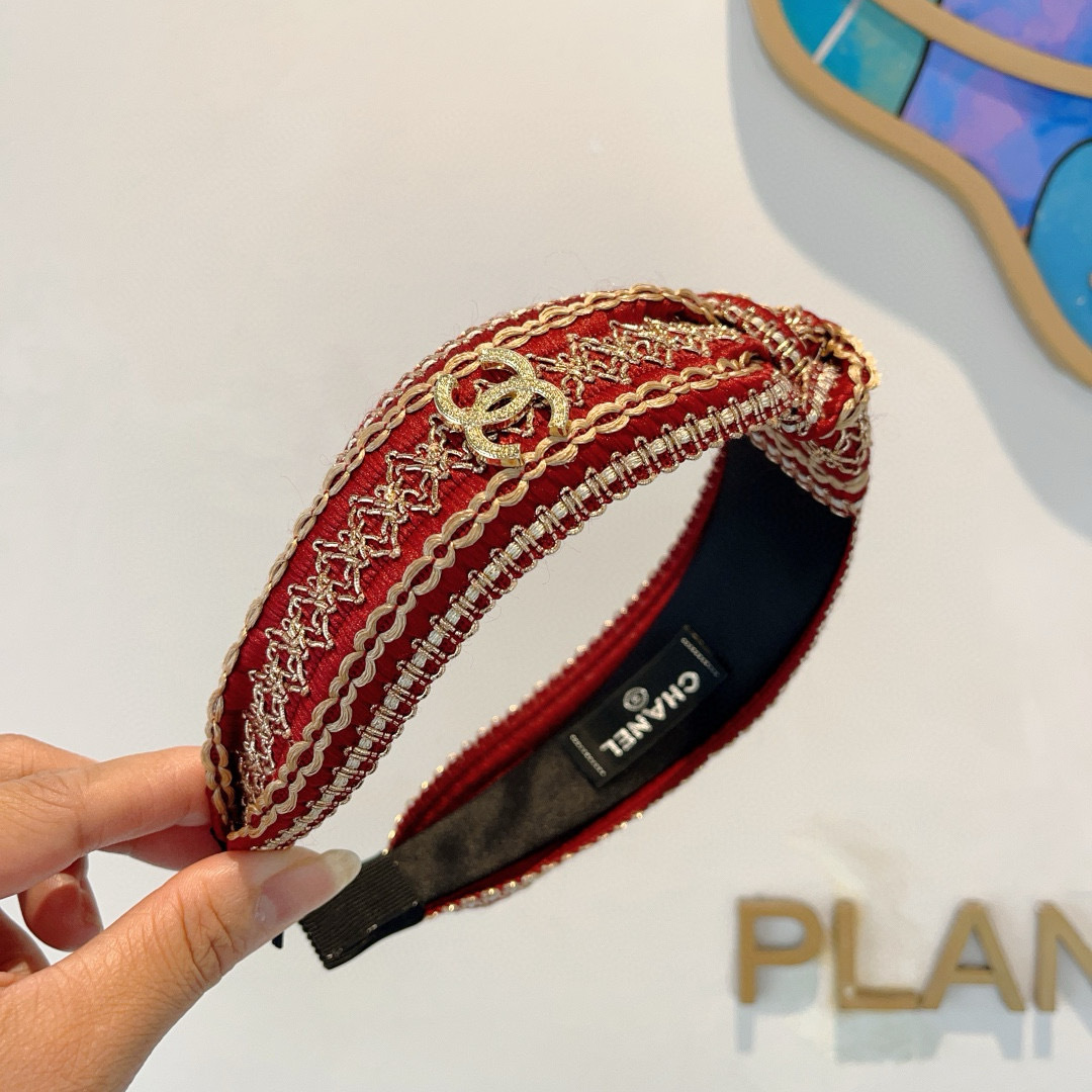 配包装
CHANEL（香奈儿）最新款小香发箍，复古头箍，网红爆款推荐 超精致，时尚百搭！