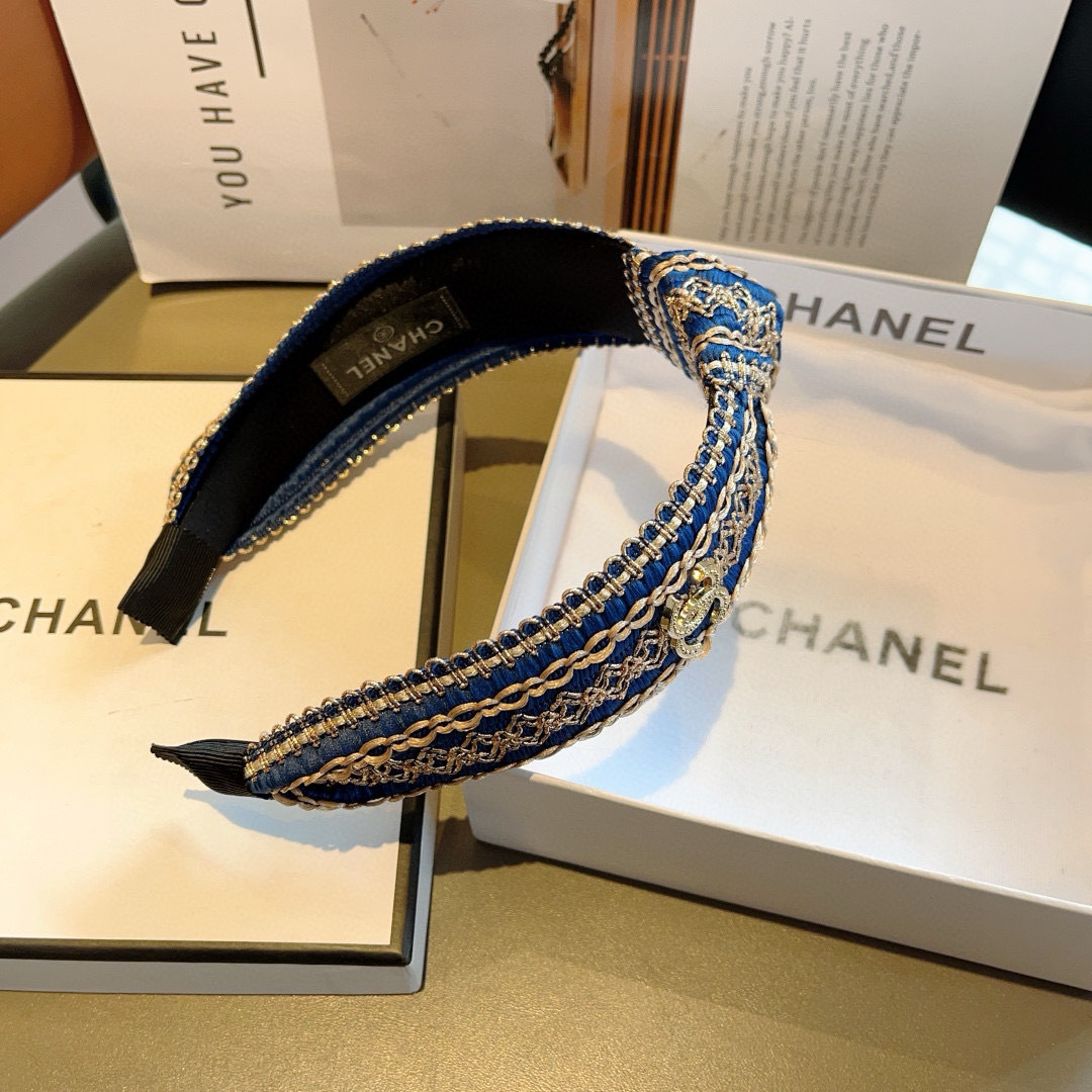 配包装
CHANEL（香奈儿）最新款小香发箍，复古头箍，网红爆款推荐 超精致，时尚百搭！