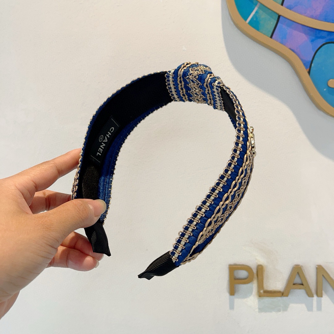 配包装
CHANEL（香奈儿）最新款小香发箍，复古头箍，网红爆款推荐 超精致，时尚百搭！