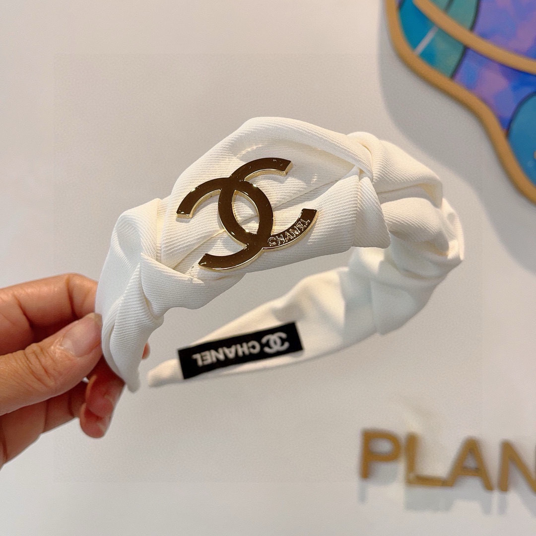 配包装
CHANEL（香奈儿）最新款小香发箍，新品巨显脸小头箍，网红爆款推荐 搭配高端双Ｃlogo ，超