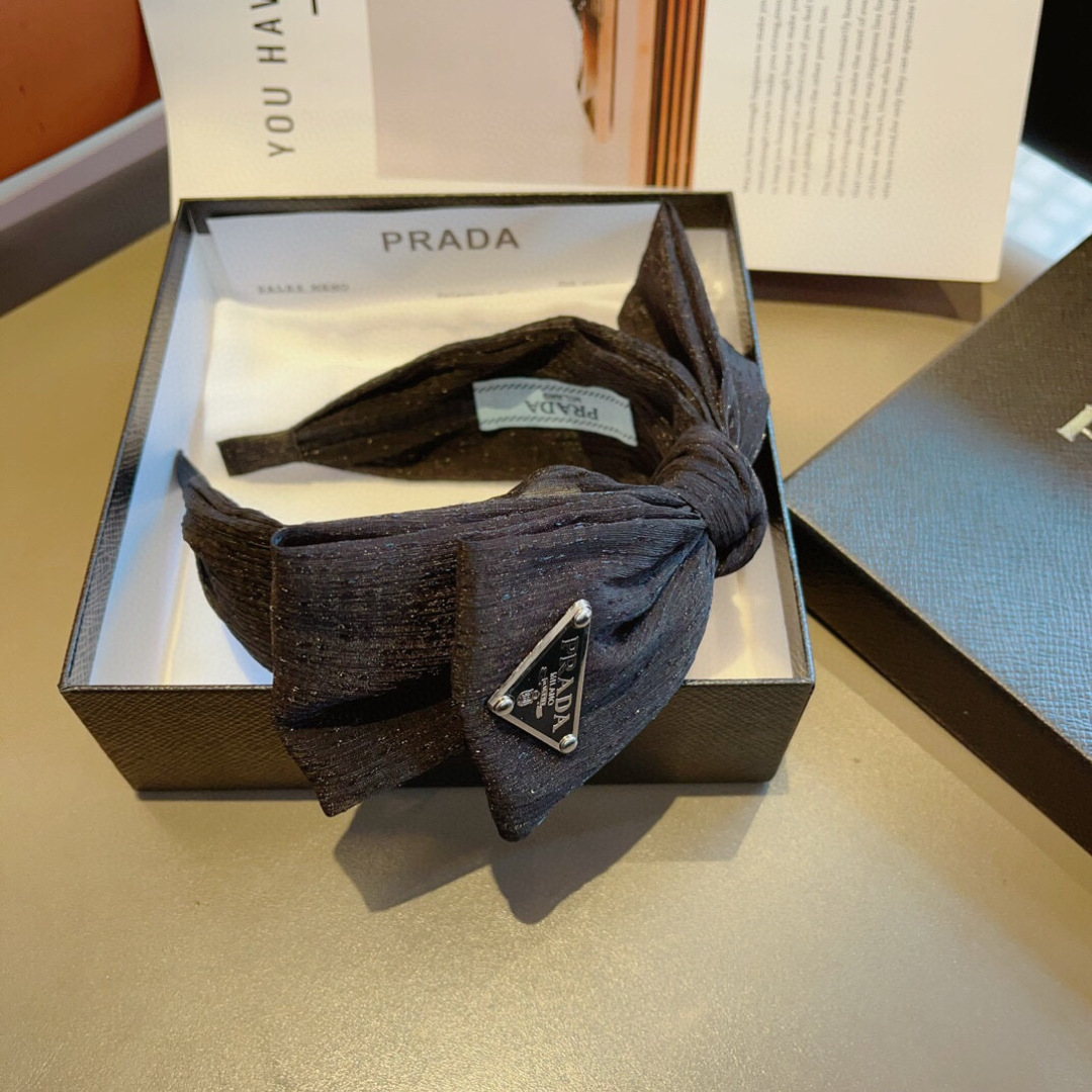 配包装
PRADA （普拉达） 欧美新款蝴蝶结潮流色彩发箍，明星同款 女神必备单品，非常百搭，时尚潮流，
