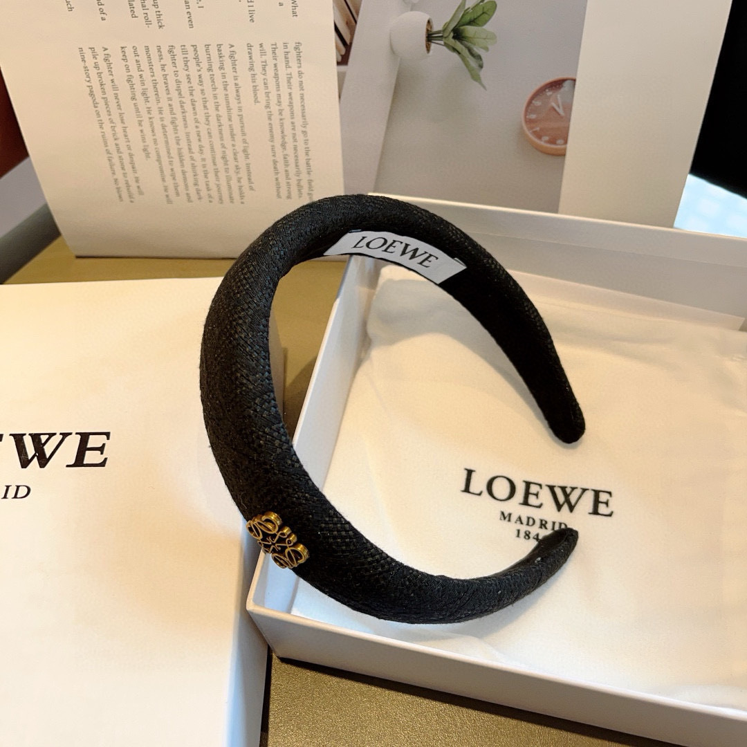配包装
LOEWE（罗意威）火爆新款海绵发箍💕特供面料头箍、尖端网红最新款来袭 ！ 让你的魅力绽放 清新