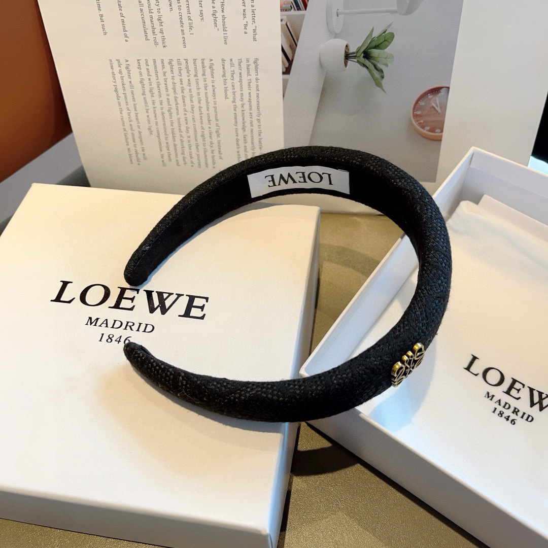 配包装
LOEWE（罗意威）火爆新款海绵发箍💕特供面料头箍、尖端网红最新款来袭 ！ 让你的魅力绽放 清新