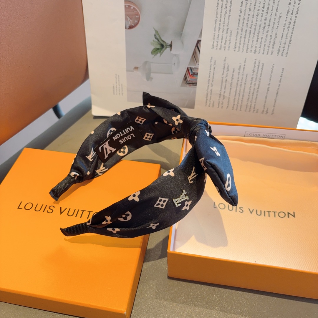 配包装
LV 路易威登 新款宽版蝴蝶结发箍，时尚头箍，专柜最最新款来袭💕时尚百搭，女神必入  ！