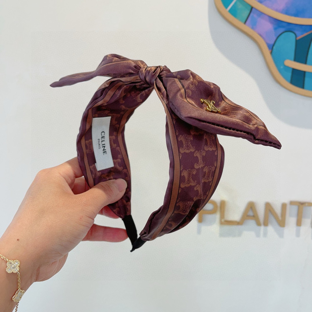 配包装
CELINE（赛琳）新款火爆宽版发箍，佩戴舒适无压力，外出韩版气质头箍、非常时尚百搭！女神必备！