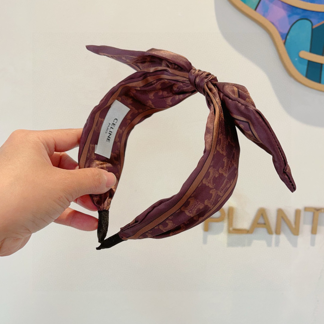 配包装
CELINE（赛琳）新款火爆宽版发箍，佩戴舒适无压力，外出韩版气质头箍、非常时尚百搭！女神必备！