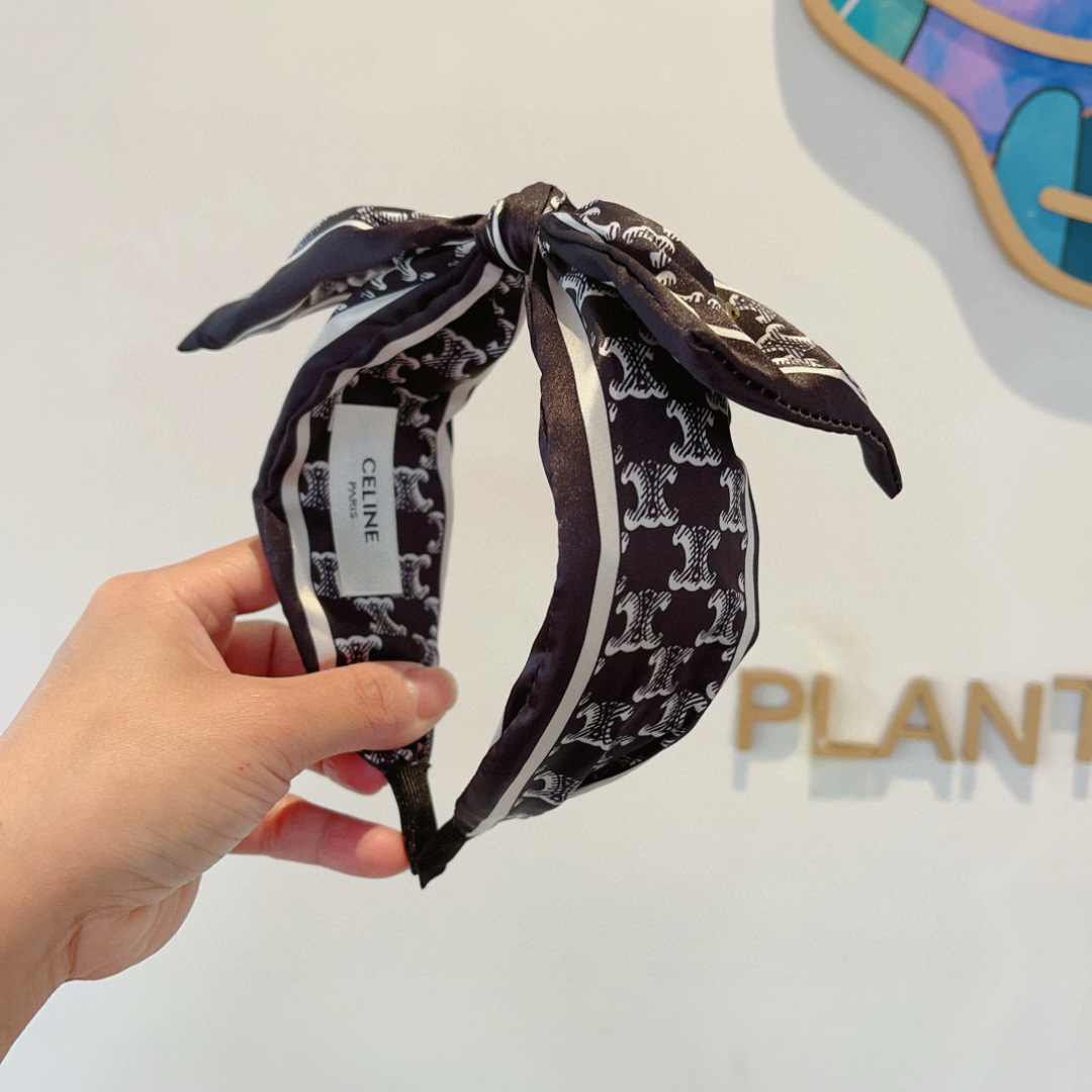 配包装
CELINE（赛琳）新款火爆宽版发箍，佩戴舒适无压力，外出韩版气质头箍、非常时尚百搭！女神必备！