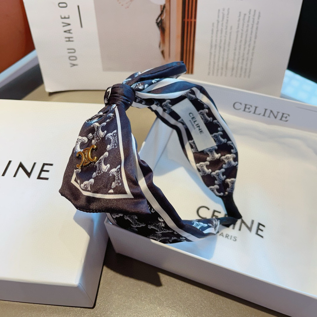 配包装
CELINE（赛琳）新款火爆宽版发箍，佩戴舒适无压力，外出韩版气质头箍、非常时尚百搭！女神必备！