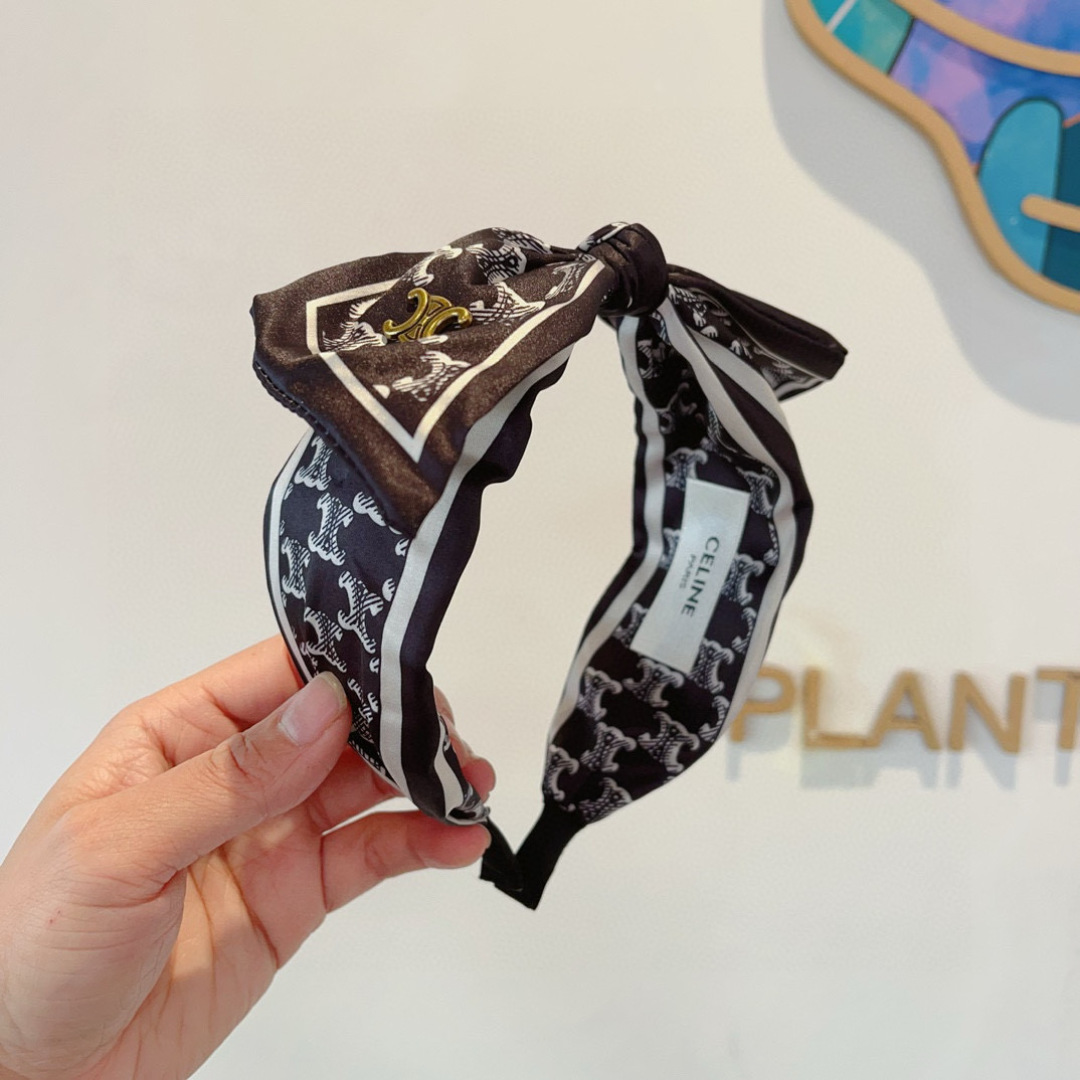 配包装
CELINE（赛琳）新款火爆宽版发箍，佩戴舒适无压力，外出韩版气质头箍、非常时尚百搭！女神必备！