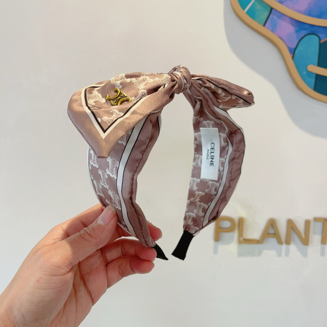 配包装
CELINE（赛琳）新款火爆宽版发箍，佩戴舒适无压力，外出韩版气质头箍、非常时尚百搭！女神必备！