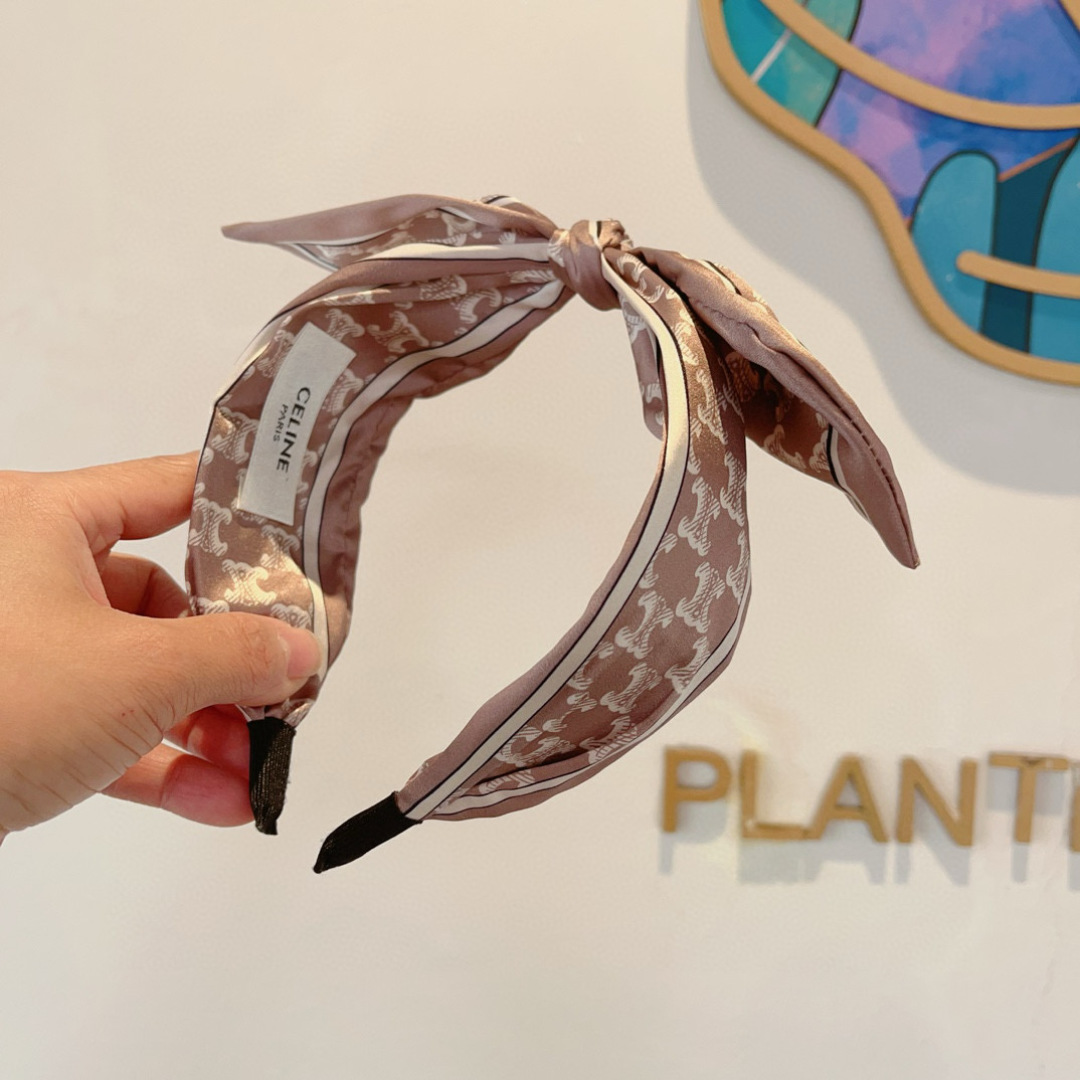 配包装
CELINE（赛琳）新款火爆宽版发箍，佩戴舒适无压力，外出韩版气质头箍、非常时尚百搭！女神必备！