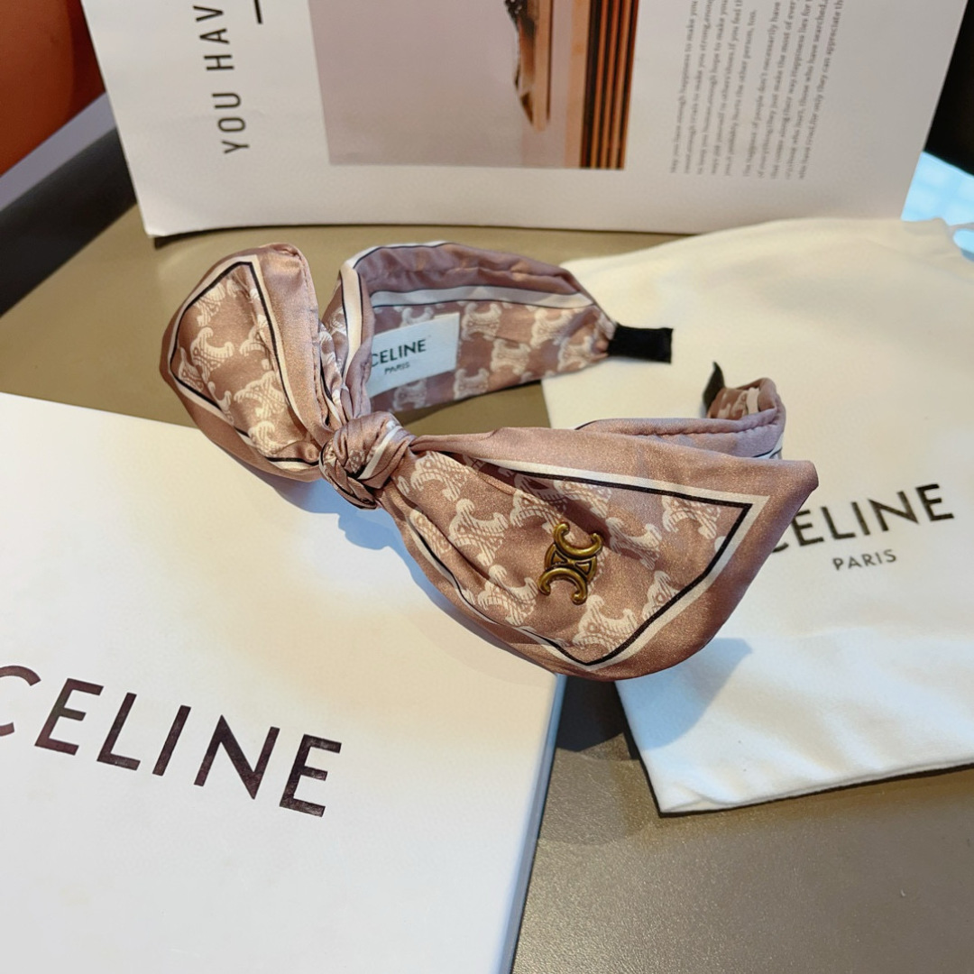 配包装
CELINE（赛琳）新款火爆宽版发箍，佩戴舒适无压力，外出韩版气质头箍、非常时尚百搭！女神必备！