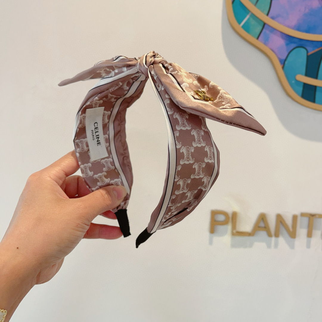 配包装
CELINE（赛琳）新款火爆宽版发箍，佩戴舒适无压力，外出韩版气质头箍、非常时尚百搭！女神必备！