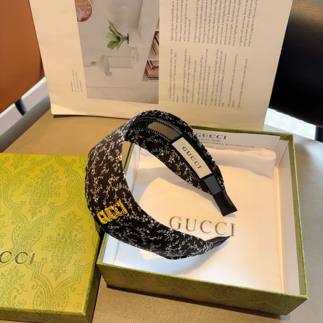 配包装
Gucci古奇 网红经典新款宽版发箍，女神必备单品头箍，非常百搭，时尚潮流！