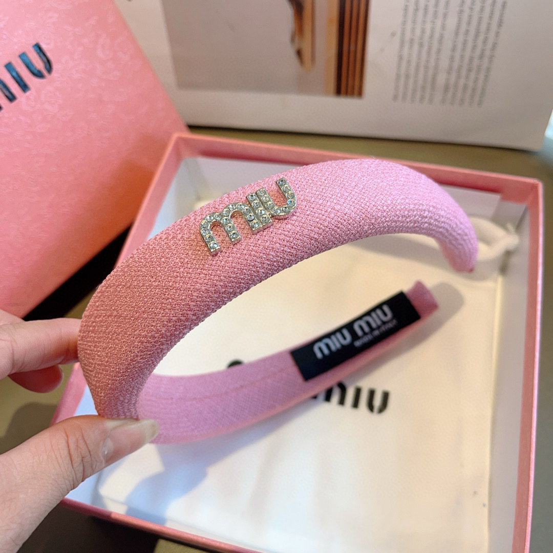 配包装
MIUMIU（缪缪）新款甜美字母手工制作发箍，少女感简约百搭头箍、潮女必备品，超级的高大上！