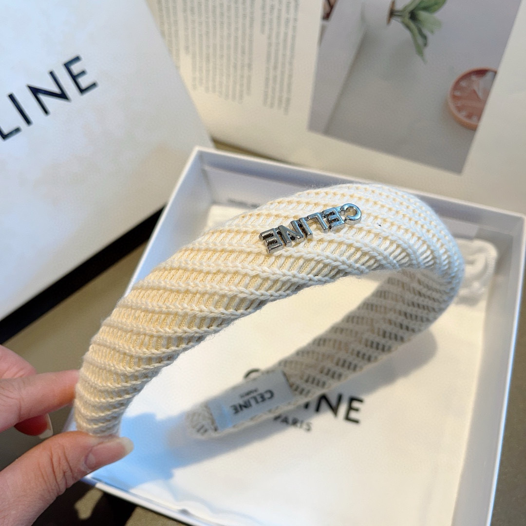 配包装
CELINE（赛琳）韩国新品小清新字母毛线发箍，佩戴舒适无压力，造型搭配必备！时尚外出百搭款发饰