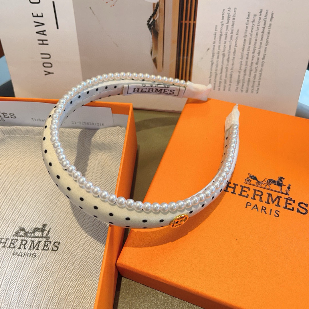 配包装
HERMES（爱马仕）韩国新品小清新珍珠发箍，佩戴舒适无压力，造型搭配必备！时尚外出百搭款发饰！