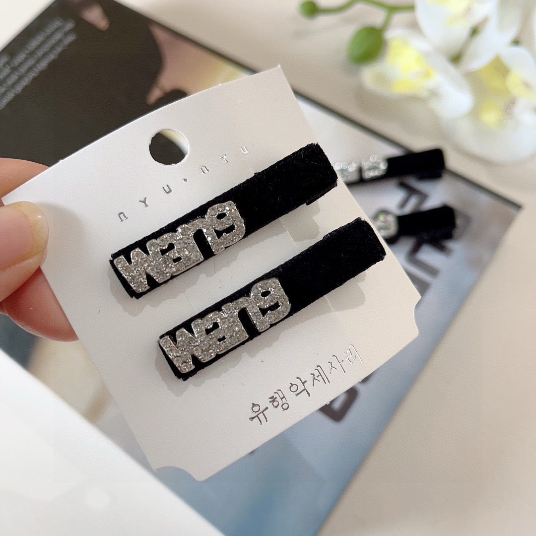 配包装 （一对）
压力山大王 新款网红法式bb夹、经典字母logo边夹刘海夹发饰， 高级感日韩幻彩少女简