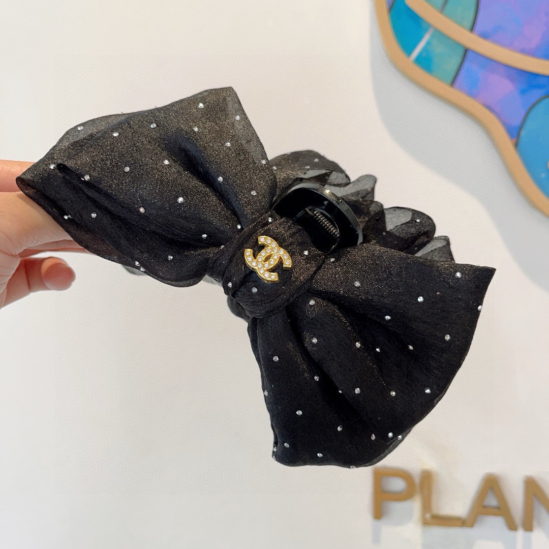 配包装
CHANEL（香奈儿）新款头饰蝴蝶结抓夹，高级感字母简约复古发夹原单货，简约百搭，潮女必备品，超