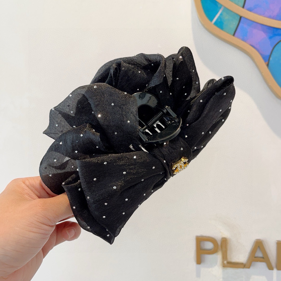 配包装
CHANEL（香奈儿）新款头饰蝴蝶结抓夹，高级感字母简约复古发夹原单货，简约百搭，潮女必备品，超