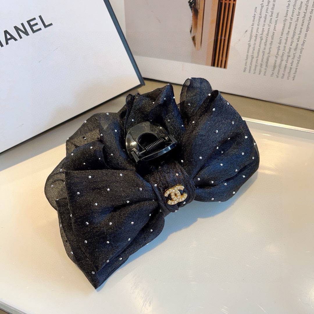 配包装
CHANEL（香奈儿）新款头饰蝴蝶结抓夹，高级感字母简约复古发夹原单货，简约百搭，潮女必备品，超