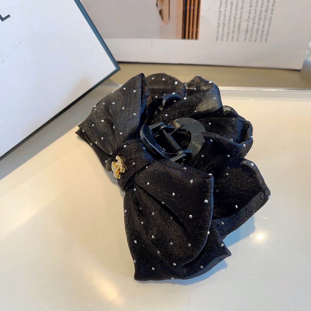配包装
CHANEL（香奈儿）新款头饰蝴蝶结抓夹，高级感字母简约复古发夹原单货，简约百搭，潮女必备品，超