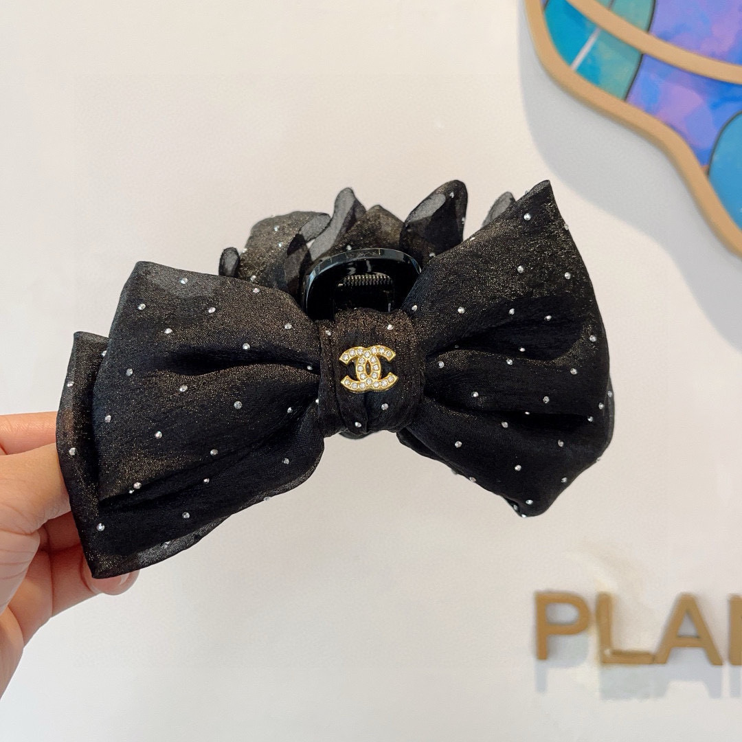 配包装
CHANEL（香奈儿）新款头饰蝴蝶结抓夹，高级感字母简约复古发夹原单货，简约百搭，潮女必备品，超