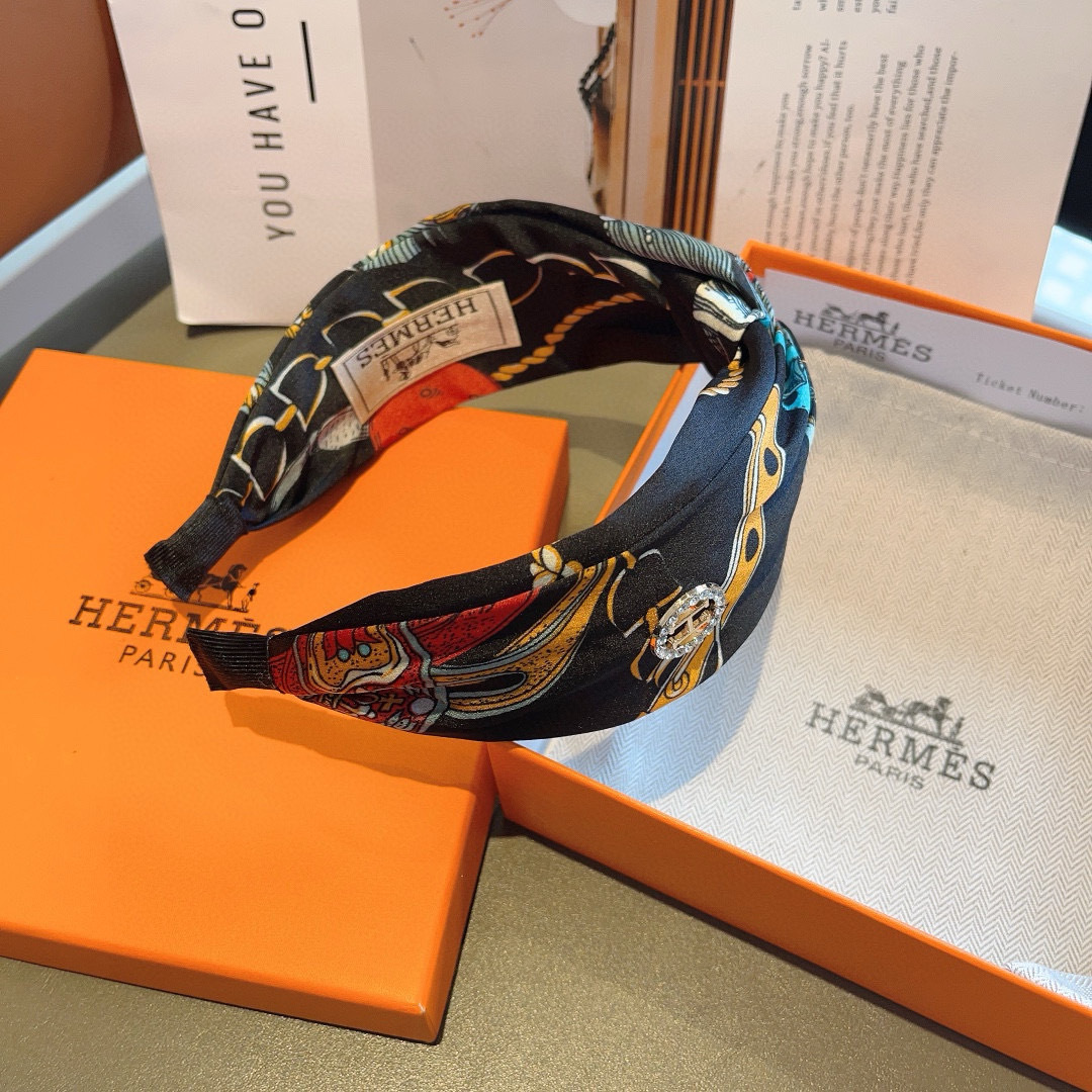 配包装
Hermes（爱马仕）  新款真丝发箍，网红同款头箍、  进口真丝面料， 出口订单、细节全部实拍