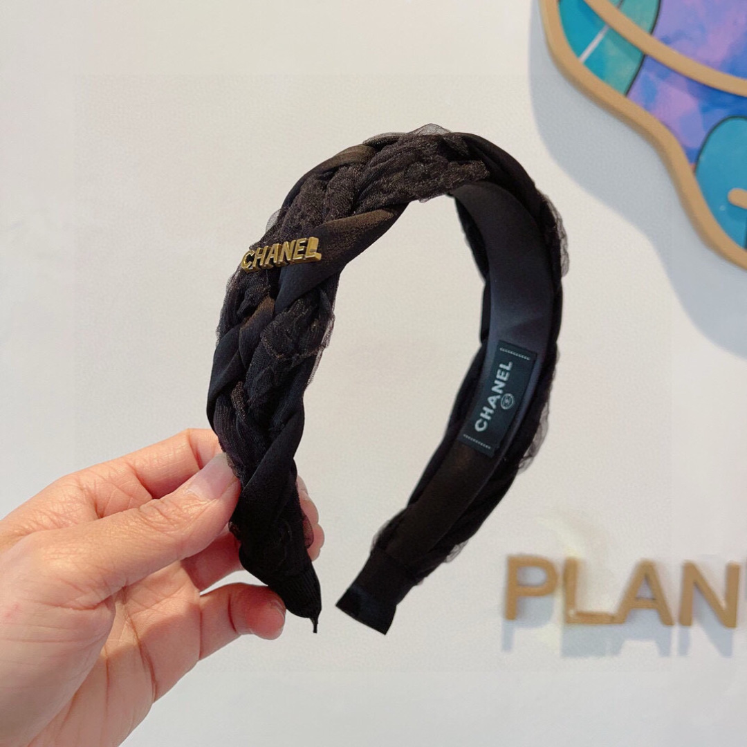配包装
CHANEL（香奈儿）最新款小香发箍，新品巨显脸小头箍，网红爆款推荐 搭配高端双Ｃlogo ，超