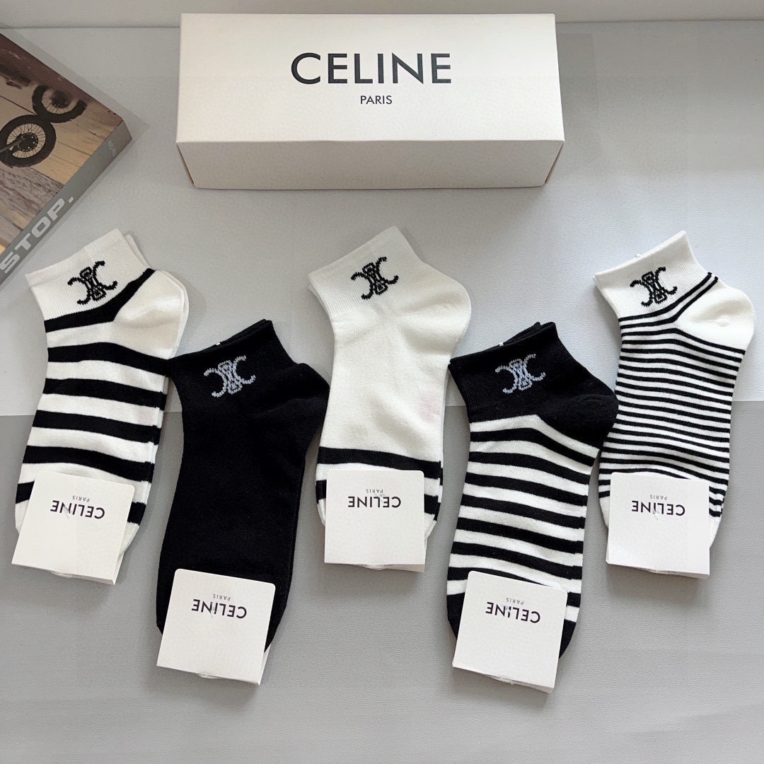 配包装（一盒5双）
CELINE  赛琳 新款船袜袜子！纯棉面料，专柜同 步中短筒袜子，💛大牌出街，潮人