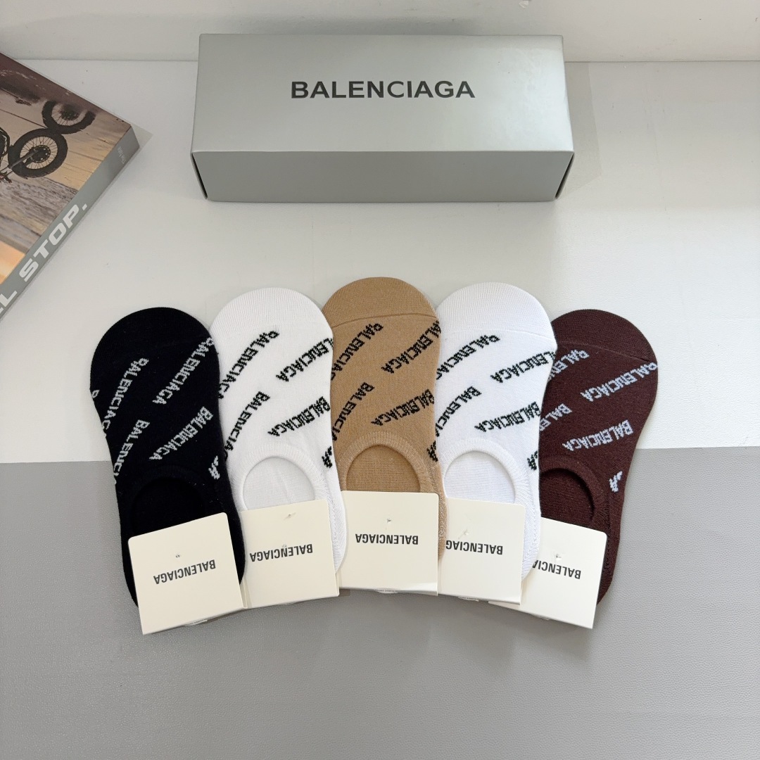 配包装【一盒5双】
BALENCIAGA 巴黎世家 新款短筒船袜。潮人必不可少的时尚专柜代购袜子 ，超级