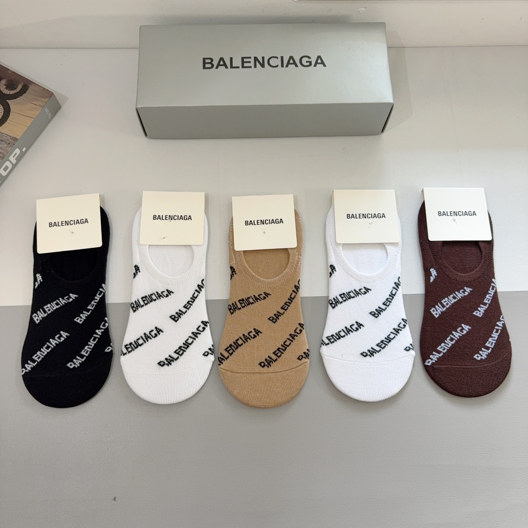 配包装【一盒5双】
BALENCIAGA 巴黎世家 新款短筒船袜。潮人必不可少的时尚专柜代购袜子 ，超级