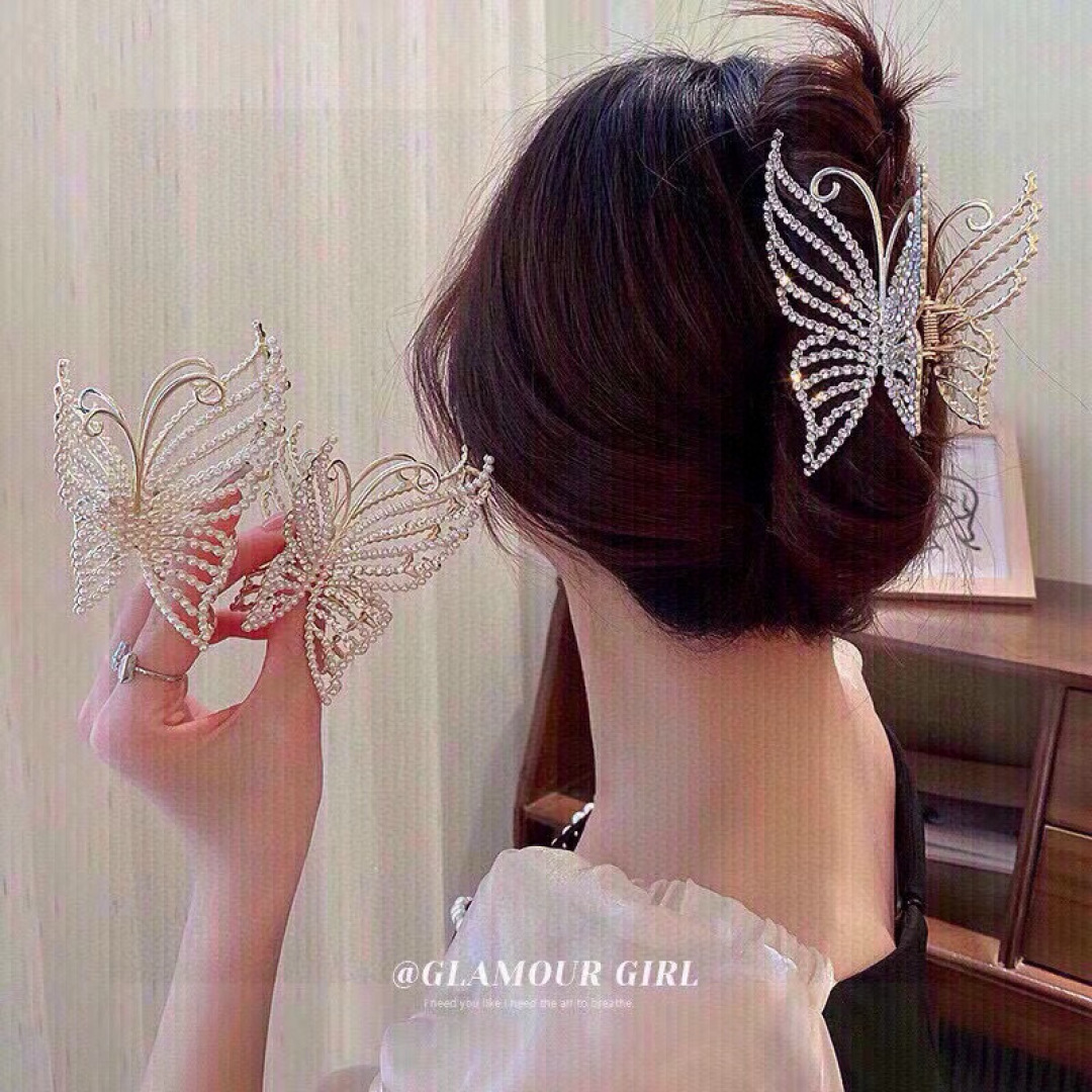 配包装
ＣＨＡＮＥＬ香奈儿镶钻珍珠轻奢简约抓夹，网红时尚潮流，女神必备单品，超级精致哦!名媛范儿。