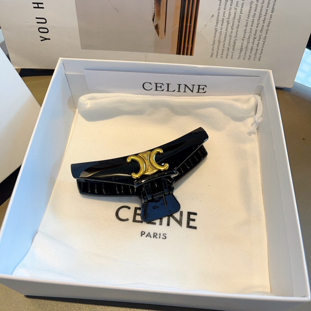 配包装
CELINE（赛琳） 凯旋门新款复古抓夹 鸭嘴夹发夹，经典字母logo弹簧夹， 超精致，转图必爆