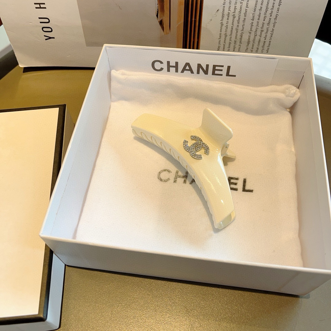 配包装
CHANEL（香奈儿）新款手工贴钻网红抓夹，高级感字母简约复古发夹原单货，简约百搭，潮女必备品，