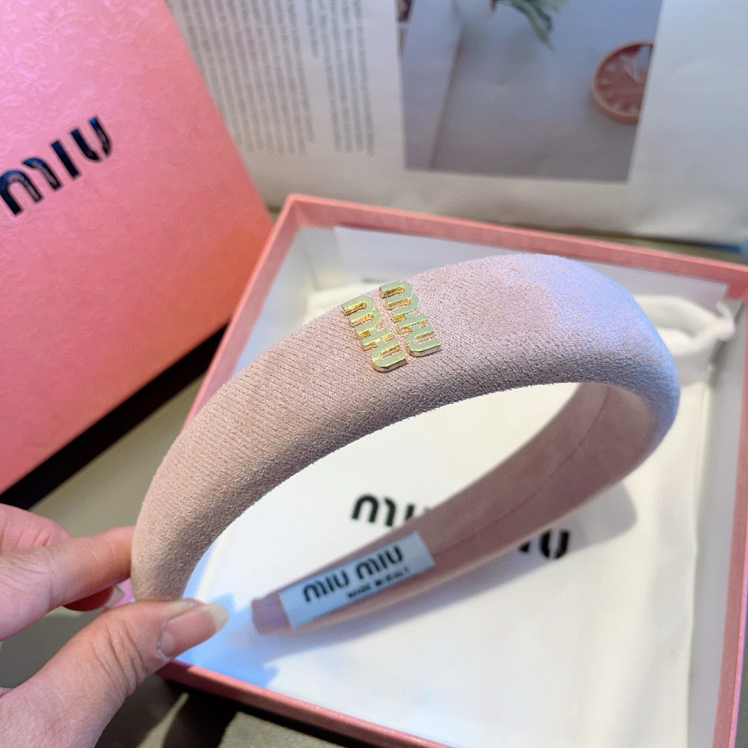 配包装
MIUMIU（缪缪）新款甜美字母手工制作发箍，少女感简约百搭头箍、潮女必备品，超级的高大上！多色