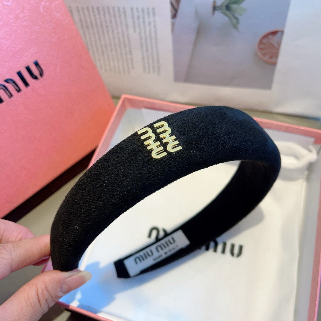 配包装
MIUMIU（缪缪）新款甜美字母手工制作发箍，少女感简约百搭头箍、潮女必备品，超级的高大上！多色